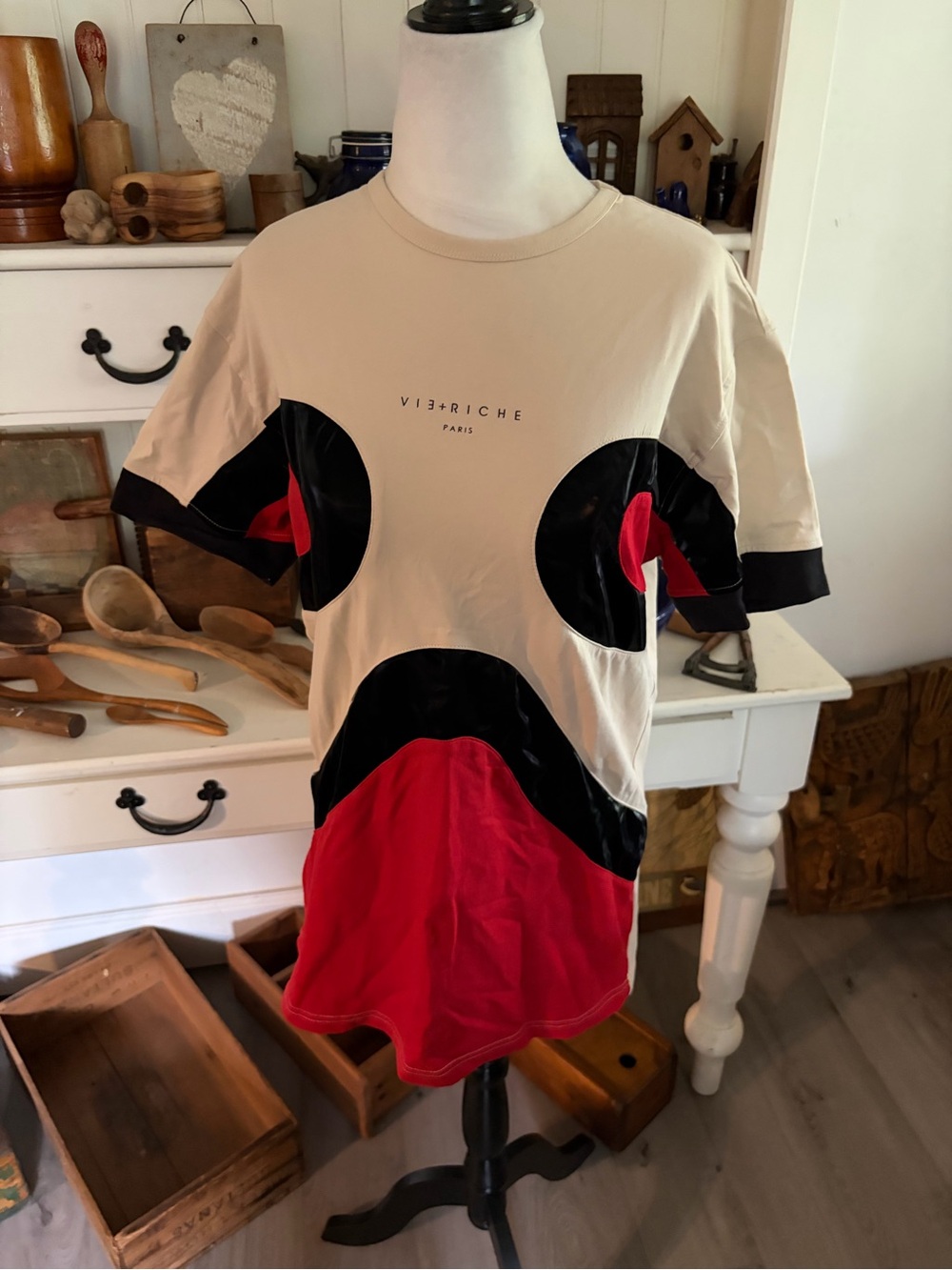 Vie + Riche Colorblock Short Sleeve Top in Cream, Black & Red